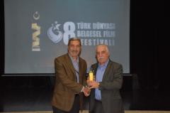 Yönetmen Tahir Tahiroviç.